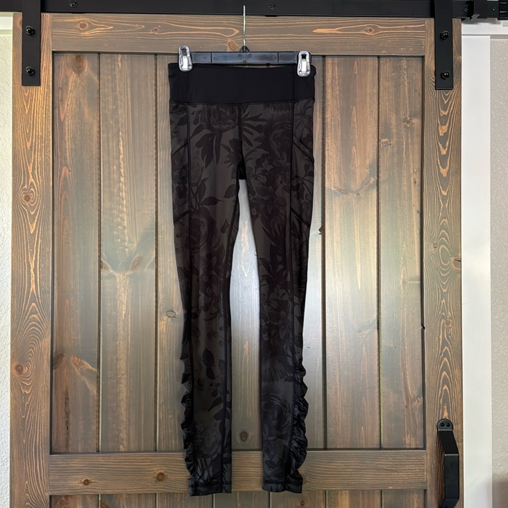 Lululemon leggings size 4 black with floral, tropical print